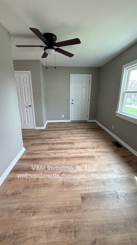 Building Photo - 522 Oak St