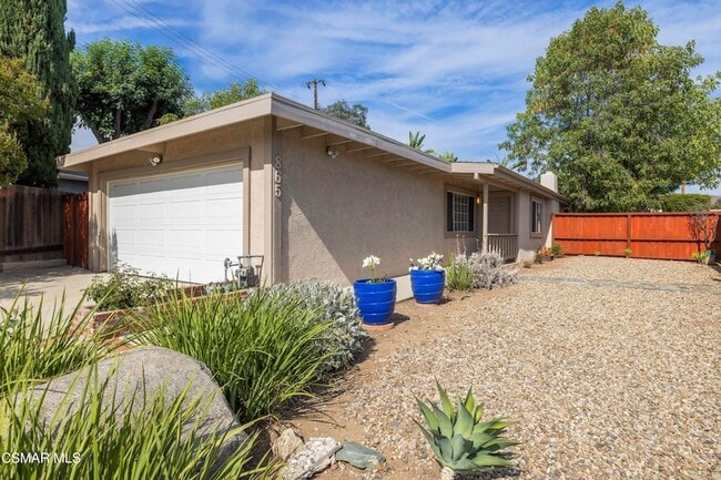 Building Photo - 865 E Hillcrest Dr