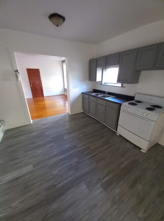 Primary Photo - 1637 S 59th St