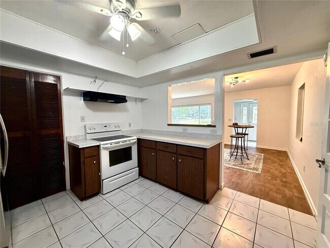 Building Photo - 151 S Triplet Lake Dr