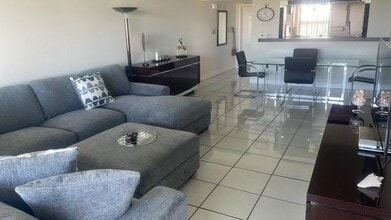 Building Photo - 2661 S Course Dr