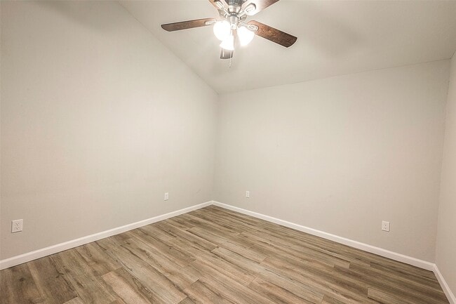 Building Photo - 5755 Heron Dr