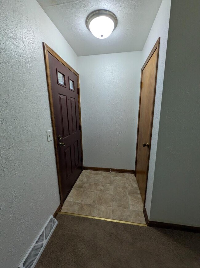 Building Photo - 5435 Glenridge Dr