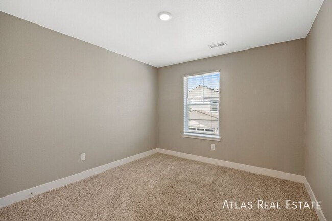 Building Photo - 868 Quatar St