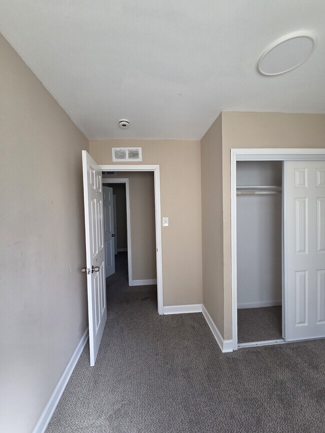 Building Photo - 16136 Log Cabin St