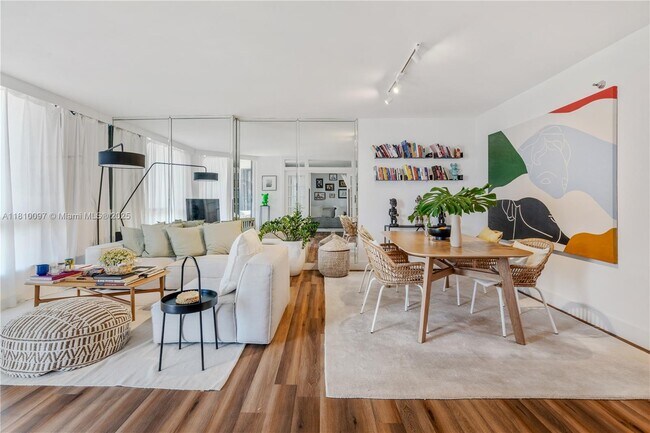 Building Photo - 520 Brickell Key Dr