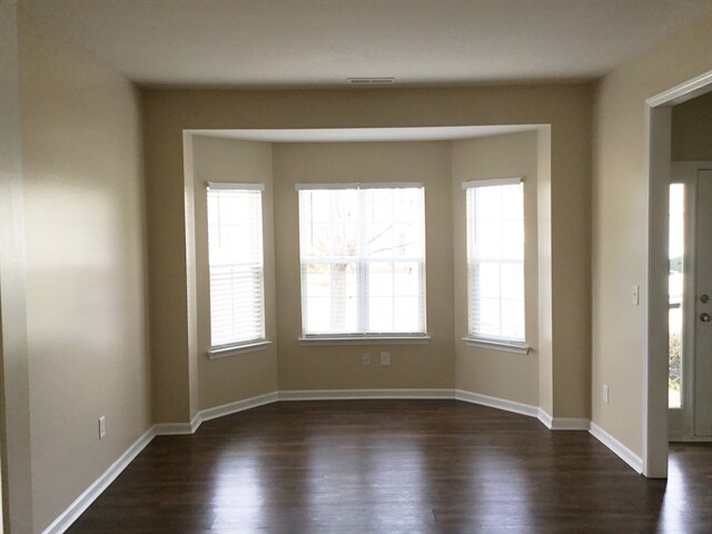 Building Photo - 1635 Swan Dr