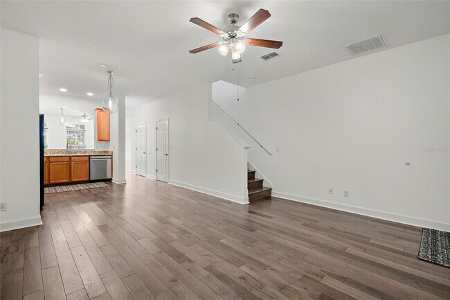 Building Photo - 628 3rd Ave S