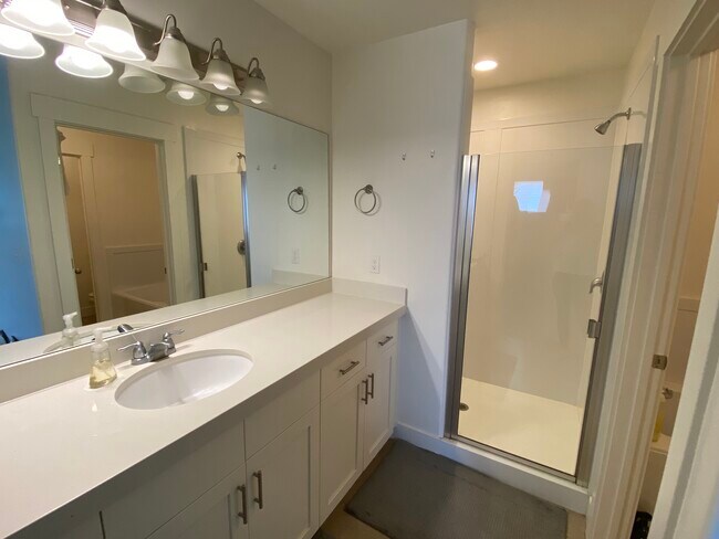 Building Photo - 238 E 370 N