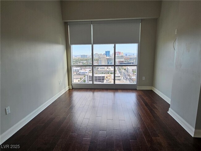 Building Photo - 150 S Las Vegas Blvd