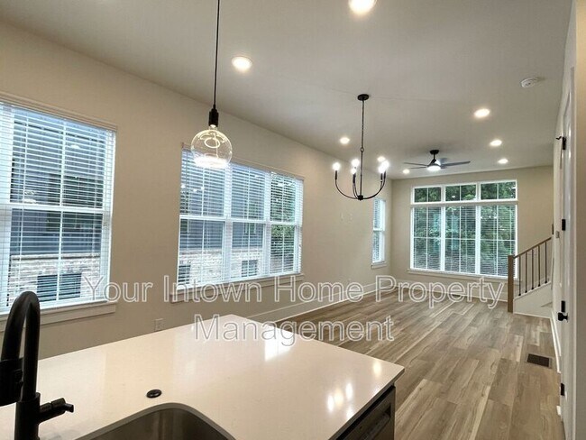 Building Photo - 1133 Kinght Walk