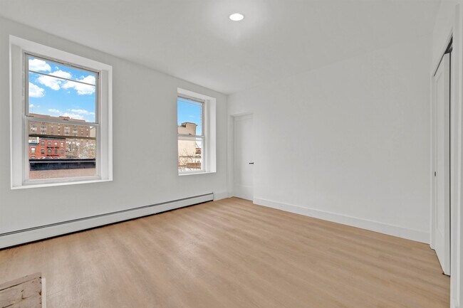 Building Photo - 206 Bloomfield St