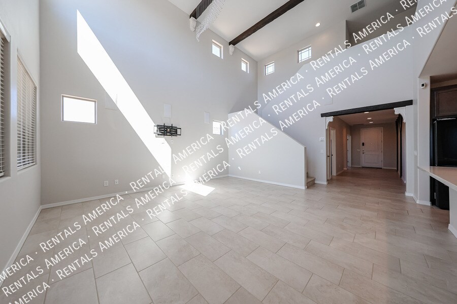 Building Photo - 11128 S 54th Ln