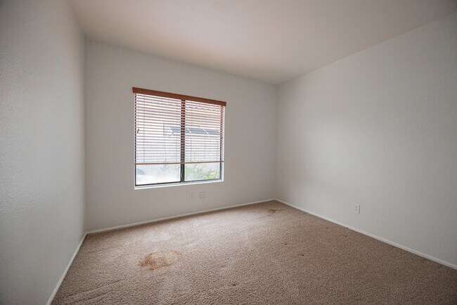 Building Photo - 11121 W Sunflower Pl