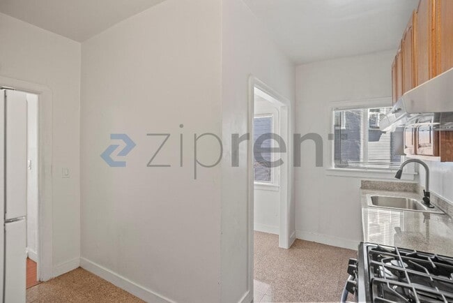 Building Photo - 1532 8th Ave