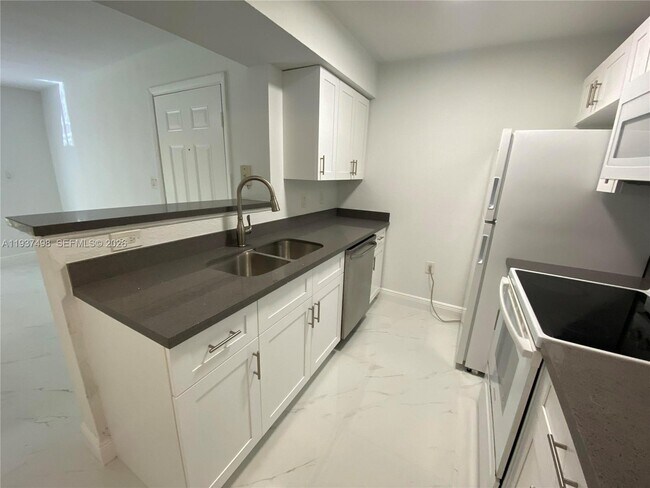 Building Photo - 15560 SW 104th Terrace