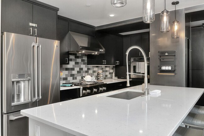 Building Photo - 113 Lost Creek Ln