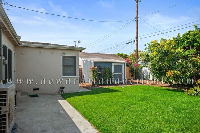 Building Photo - Home in WEST LA Cozy, Well Kept 3 Bedroom Home, Laundry & Garage, Pet Friendly, with a Yard