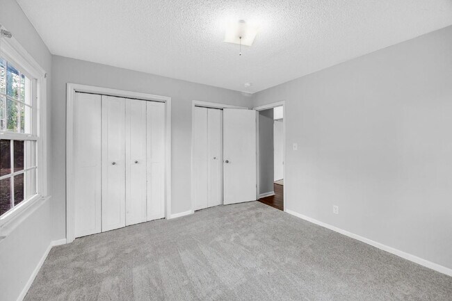 Building Photo - Charming 2-Bedroom Retreat in Spartanburg'...