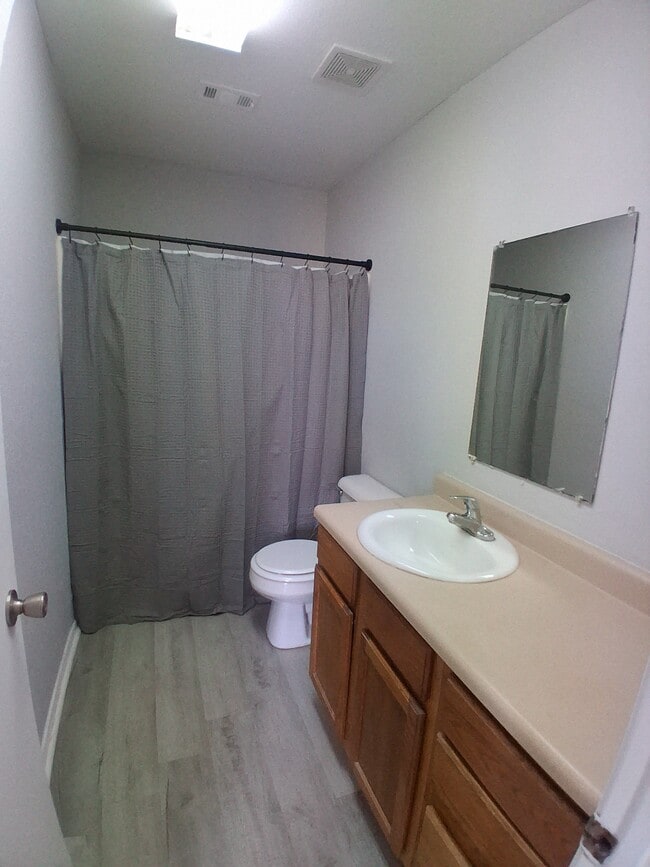 Building Photo - 32 Cypress Ave