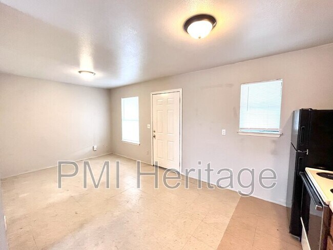 Primary Photo - 813 E Huntsville Ave