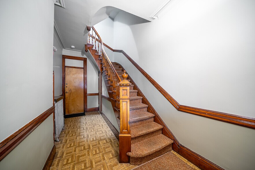 Building Photo - 508 Hudson Ave