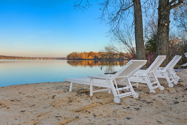 Building Photo - 222 Grouse Dr