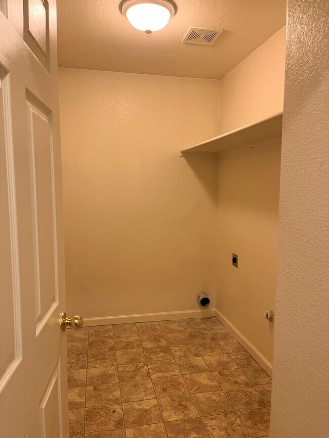 Building Photo - Nice 4 Bedroom Family Home for Rent in Great Rocklin Location