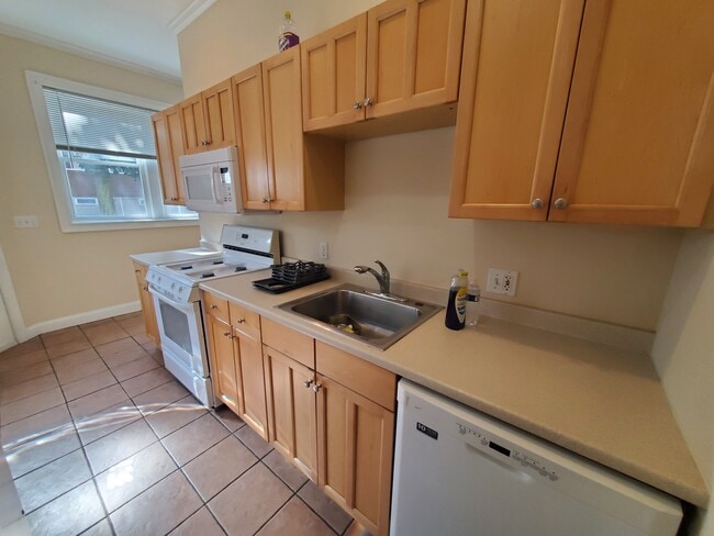 Building Photo - 44 Edgar Ave