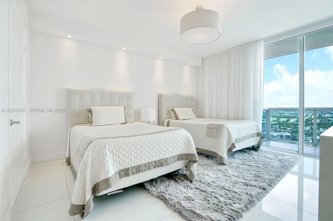 Building Photo - 2711 S Ocean Dr