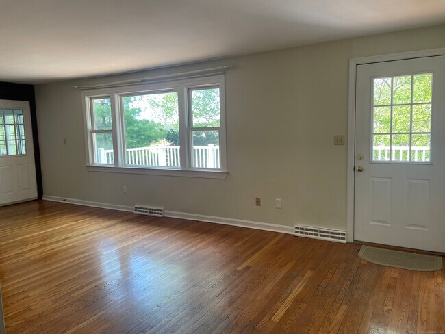 Building Photo - 85 Valley Rd