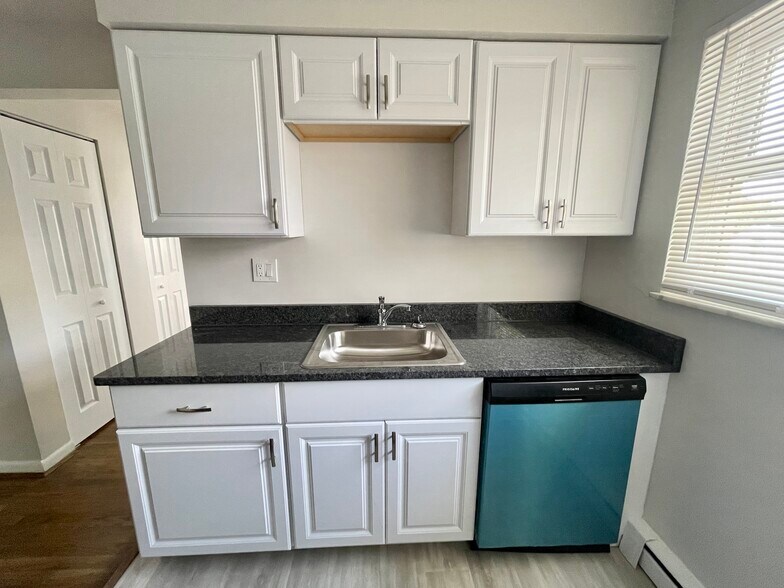 Kitchen - 4191 Hoffman Ave