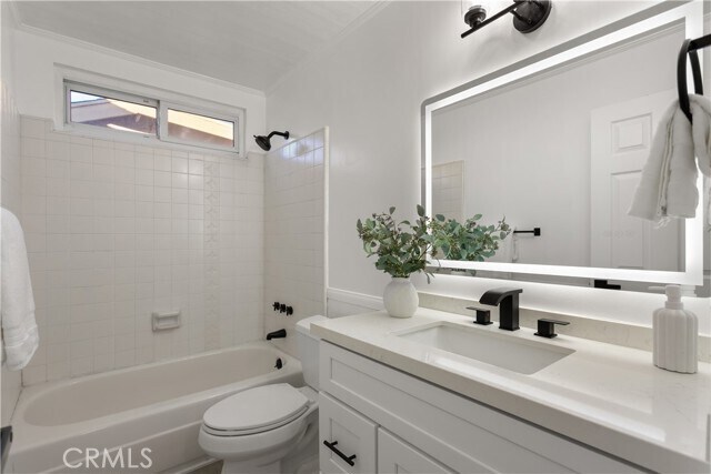 Building Photo - 9882 Kings Canyon Dr