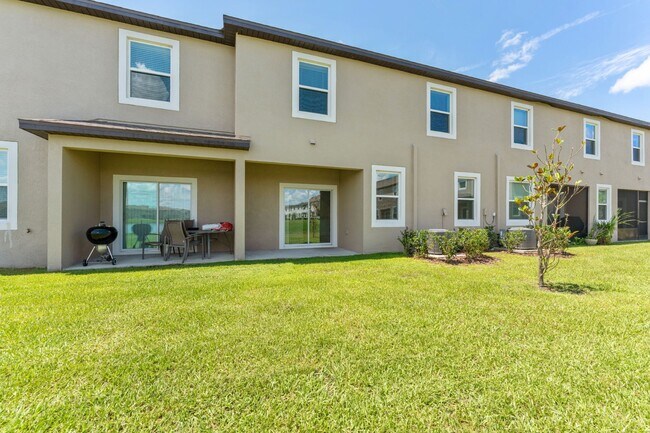 Building Photo - Stunning Large Mirada Townhome; 3 BR + LOFT / 2.5 BA/ 2 Car Garage-2300+ SF!