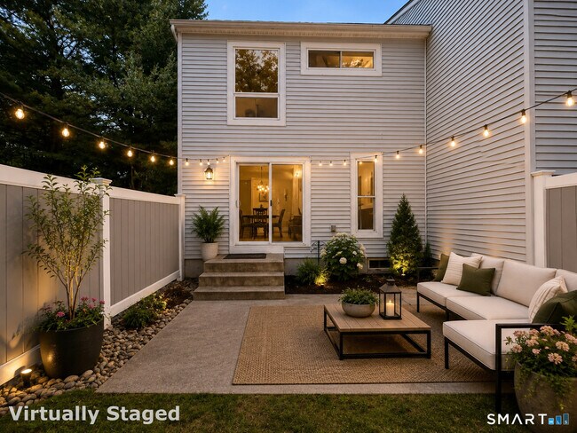 Building Photo - 562 Oak Ave
