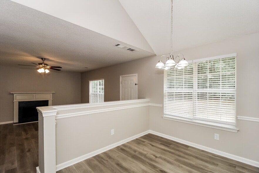 Building Photo - 202 Goldleaf Dr