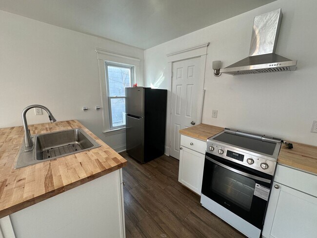 Building Photo - 260 Morgan St