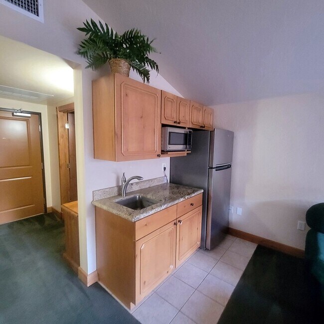 Building Photo - 840 Bigler Ln