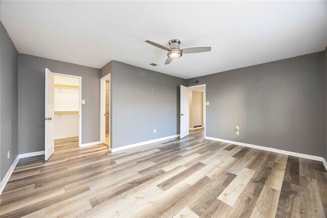 Building Photo - 14515 Merry Meadow Dr