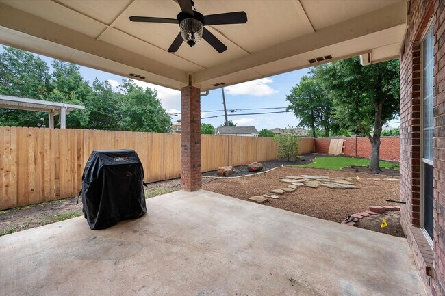 Building Photo - Gorgeous Cul-d-Sac home in Coveted Mansfie...