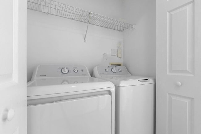 Building Photo - 616 Clearwater Park Rd