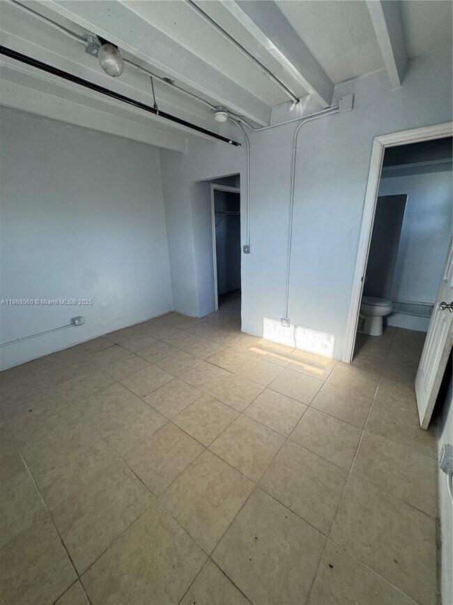 Building Photo - 354 Rardin Ave