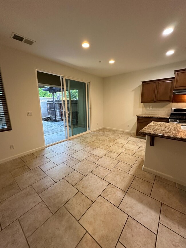 Building Photo - 3521 Buckingham Ave