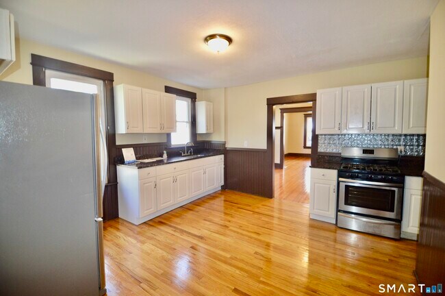 Building Photo - 48 Riverview Pl
