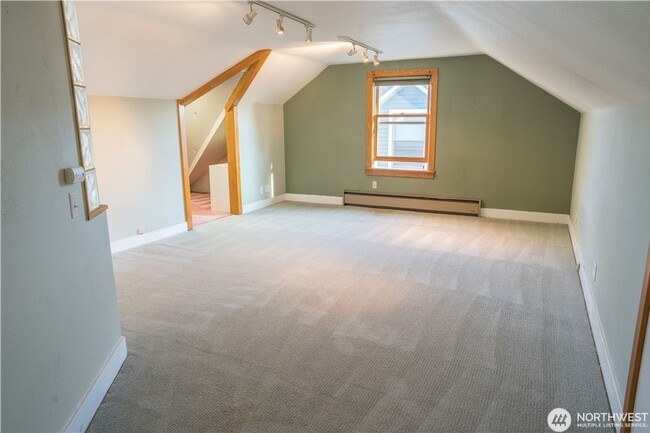 Building Photo - 2bd/2.5ba Seattle House