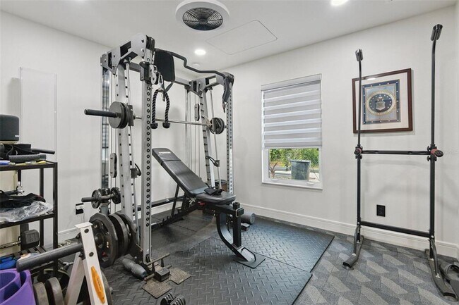 Building Photo - 1851 Royal Oak Pl E