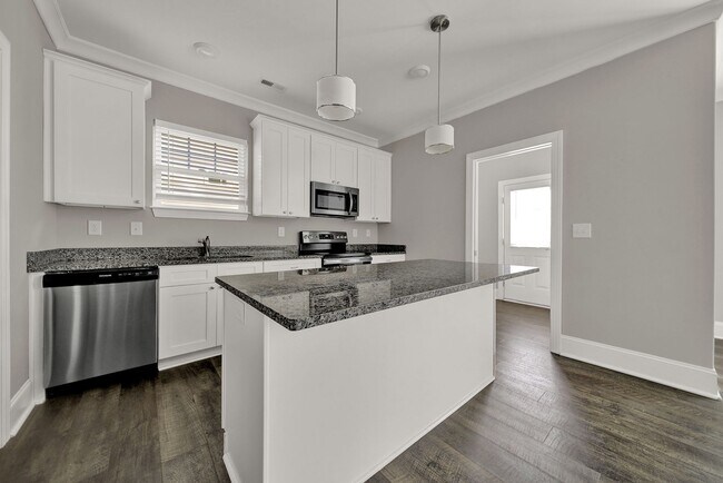 Building Photo - Two Story Cottage In Historic Waxhaw