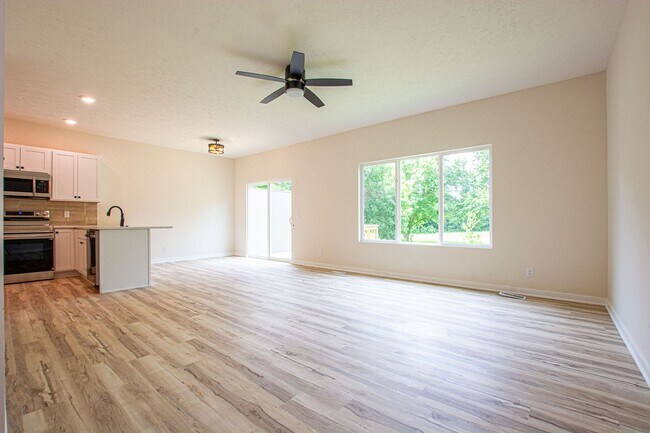 Building Photo - 7118 N 79th Ct