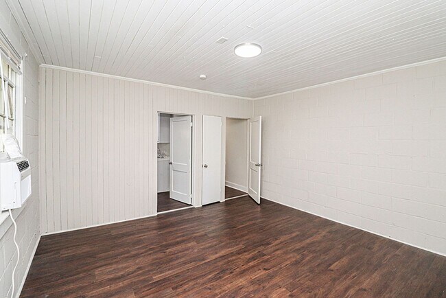 Building Photo - New Bern 505