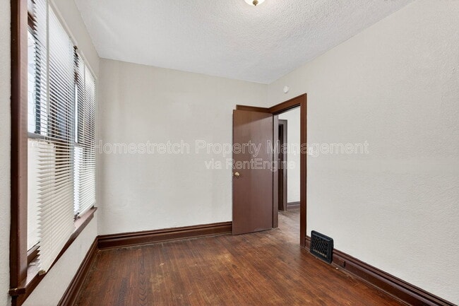 Building Photo - 5944 Thekla Ave